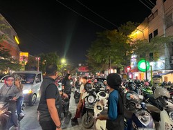 Kongkalikong Jukir Liar dan Oknum PD Parkir Makassar Raup Cuan di Area MP