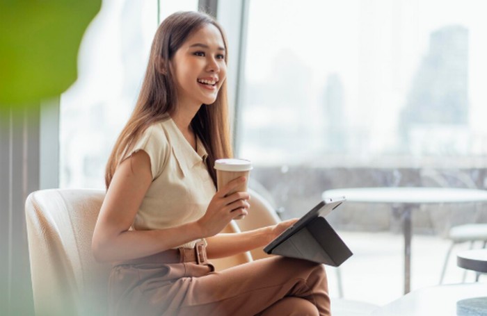 Power phrase merupakan teknik reset mental selama dua menit yang membantu mengembalikan fokus sebelum menghadapi situasi penting. Menurut psikoterapis Amy Morin, metode ini efektif meningkatkan ketahanan mental ketika berada di bawah tekanan./ Foto: magnific.com/Lifestylememory