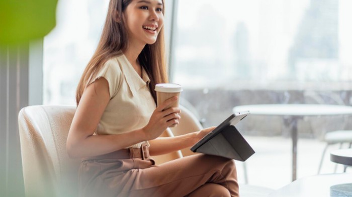 Power phrase merupakan teknik reset mental selama dua menit yang membantu mengembalikan fokus sebelum menghadapi situasi penting. Menurut psikoterapis Amy Morin, metode ini efektif meningkatkan ketahanan mental ketika berada di bawah tekanan./ Foto: magnific.com/Lifestylememory