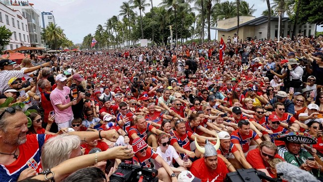 Soccer Football - FIFA World Cup 2026 - Norway fans gather in Miami Beach - Miami Beach, Florida, U.S. - July 10, 2026
Norway fans perform the 'Viking Row' celebration in Miami Beach IMAGN IMAGES via Reuters/Nathan Ray Seebeck     TPX IMAGES OF THE