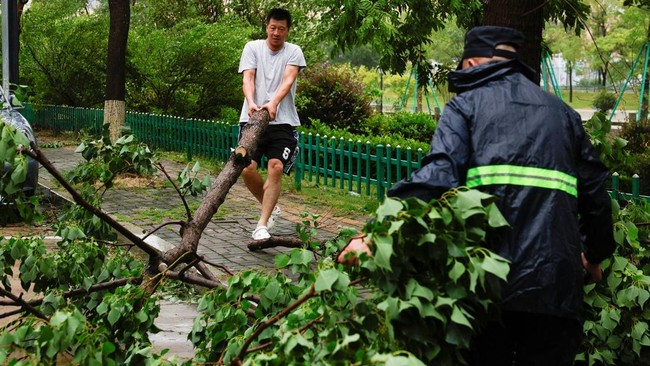 Amukan Topan Bavi Bergerak Memasuki Daratan China