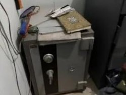 Brankas Bupati Sukoharjo di Laweyan Berisi Uang dan Emas 2,5 Kg