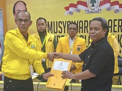 Wali Kota Makassar Appi Ambil Formulir Calon Ketua Golkar Sulsel