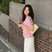 Get The Look: Inspirasi Style untuk Ngopi Cantik ala Yuna ITZY