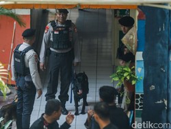 Wamendikdasmen Atip Sesalkan Teror Bom Saat MPLS di SD Srengseng Sawah