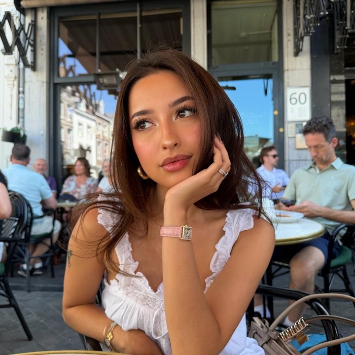 <p>Unggahan terbaru Jennifer tersebut pun dibanjiri komentar positif dari netizen. Banyak yang menilai Jennifer kini terlihat semakin cantik dan memancarkan kebahagiaan. &ldquo;Makin cantik dan bahagia,&rdquo; tulis akun <em>@arien_****.</em> &ldquo;Cantiknyaa <em>Masyallah</em> sehat-sehat yaaa bahagia selalu <em>@jenniferhubner,</em>&rdquo; tulis akun <em>@lia****.&nbsp;</em>(Foto: Instagram @jenniferhubner)</p>