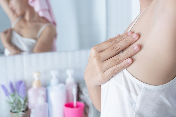 3 Perbedaan Deodorant dan Antiperspirant yang Perlu Kamu Tahu