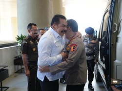 Jaksa Agung Sambut Kapolri di Kejagung: Jangan Pikir Kami Rival atau Versus