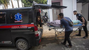FOTO: Kecelakaan Maut di Pantura Indramayu, 13 Orang Tewas