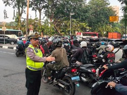 Hari Pertama Masuk Sekolah, Lalin Halim Arah Cawang Macet