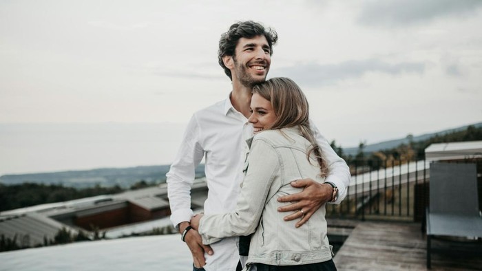 Love Bombing atau Afeksi Hubungan Sehat? Ini 4 Perbedaannya!