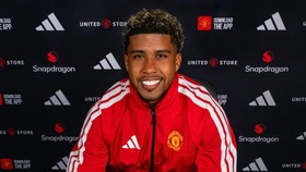 Andrey Santos resmi jadi rekrutan pertama Man United pada musim ini.