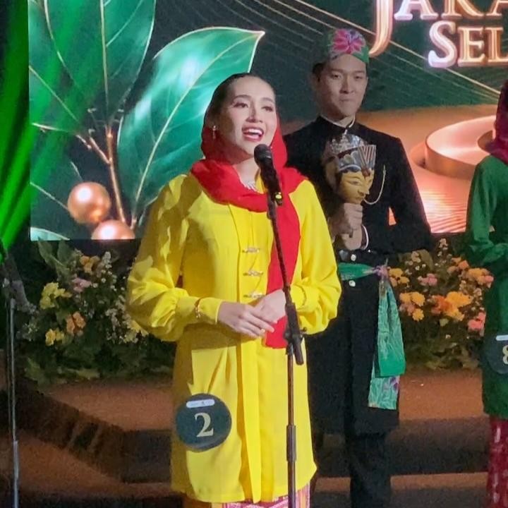 <p>Meski telah bercerai hampir 10 tahun, keduanya kompak memberikan dukungan kepada anak sulungnya, Marcelle Brinette Ren&eacute;e Lefrandt, yang mengikuti ajang Abang None Jakarta Selatan.&nbsp;(Foto: Instagram @marcelinolefrandt)</p>