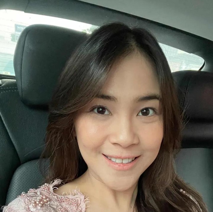 <p>Postingan itu dinamainya 'Cerita Kehamilan Perempuan Petite di Usia 36 Tahun'. Christy mengaku awalnya tidak tahu hamil di awal November 2025. Kehamilannya disadarai dari suami yang melihat dirinya selalu merasa lapar dan bar-bar. Masuk ke trimester pertama, istri Radiant Siregar ini mengungkapkan bawah dirinya baru melakukan tes kehamilan di akhir November 2025. Foto: @princesskici</p>