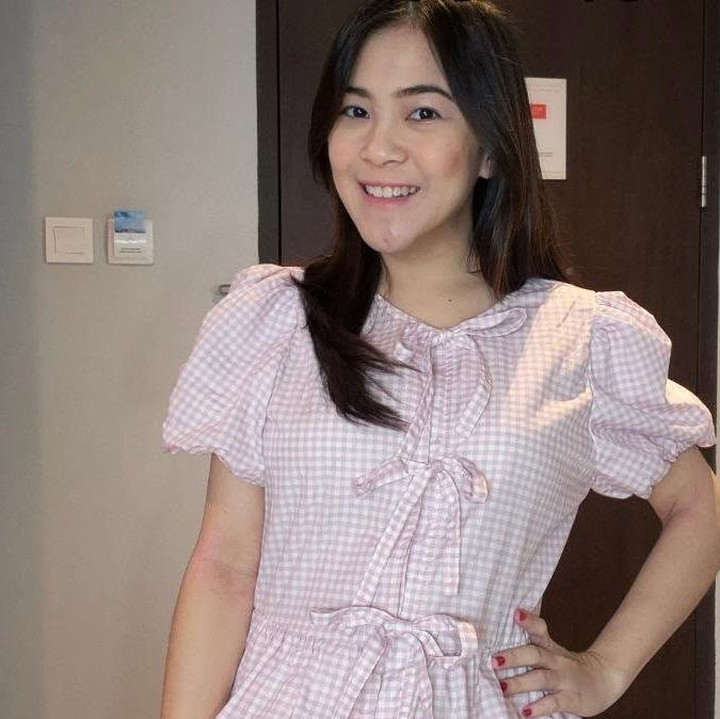 <p>Memasuki awal 2026, baby bump Christy Cherrybelle mulai terlihat.&nbsp;Perempuan keturunan Tionghoa-Manado ini&nbsp;mengaku mulai suka memakai baju berwarna pink favoritnya. "Karena badan pelan2 enakan, mulai cantil dan sukanya pakai baju pink," ungkapnya. Foto: @princesskici</p>