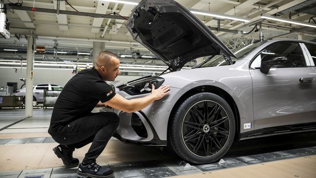 The assembly line and new electric Mercedes-Benz C models are seen during the opening of the expanded factory in Kecskemet, Hungary, July 13, 2026. REUTERS/Marton Monus