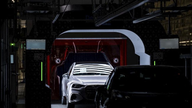 The assembly line and new electric Mercedes-Benz C models are seen during the opening of the expanded factory in Kecskemet, Hungary, July 13, 2026. REUTERS/Marton Monus