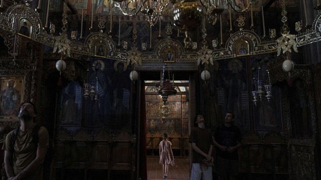 Tourists visit the Monastery of the Great Meteoron at Meteora, near Kalambaka, Greece, July 12, 2026. REUTERS/Louiza Vradi