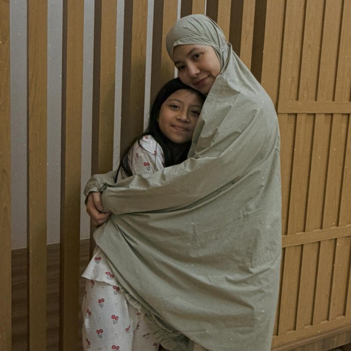 <p>Miskha Arrawfa Najma adalah anak kedua Desta dari pernikahannya yang berakhir cerai dengan Natasha Rizky. Baru-baru ini, Miskha merayakan ulang tahun ke-10, Bunda. Perlu diketahui, Miskha lahir pada 12 Juli 2016. (Foto: Instagram @desta80s)</p>