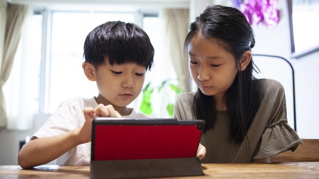 Kapan Anak Disebut Kelebihan Screen Time? Ini Batas Waktu Yang Perlu Diketahui Orang Tua