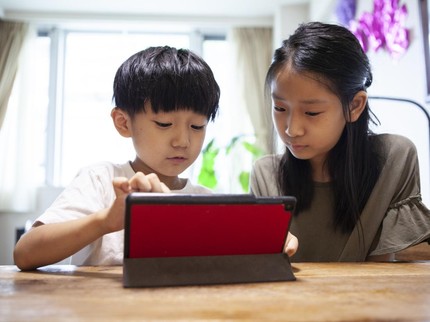 Kapan Anak Disebut Kelebihan Screen Time? Ini Batas Waktu yang Perlu Diketahui Orang Tua