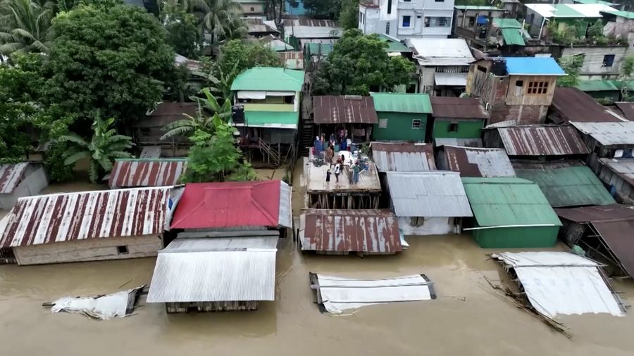 Sedikitnya 51 orang dilaporkan tewas akibat banjir dan tanah longsor nan melanda wilayah tenggara Bangladesh setelah hujan monsun deras mengguyur area tersebut selama beberapa hari. (Tangkapan Layar Video Reuters/)