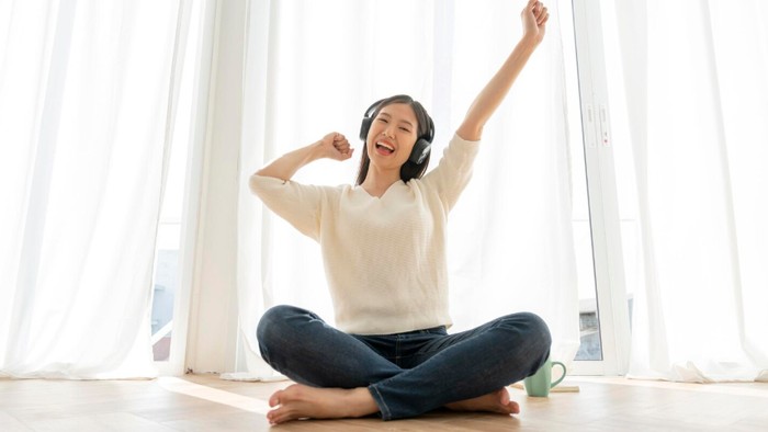 Slow living menjadi tren gaya hidup untuk tidak terburu-buru. Slow living juga memiliki kelebihan dan tantangan tersendiri/Foto: freepik.com/Lifestylememory