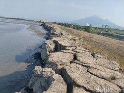 Retakan Tanggul Lumpur Lapindo Sidoarjo Bikin Khawatir