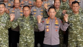 thumbnail video polri dan mabes tni