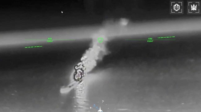 Ukraina kembali menyerang armada besar kapal-kapal Rusia yang melintas di Laut Azov menggunakan drone pada akhir pekan lalu.