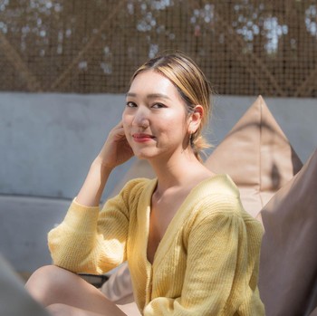 5 Ciri Kepribadian Orang yang Suka Makeup Natural dan Minimalis
