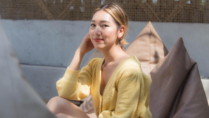5 Ciri Kepribadian Orang yang Suka Makeup Natural dan Minimalis