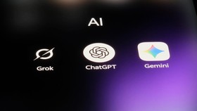 Buat poster Hari Kemerdekaan 17 Agustus bisa dilakukan dengan sejumlah platform AI.