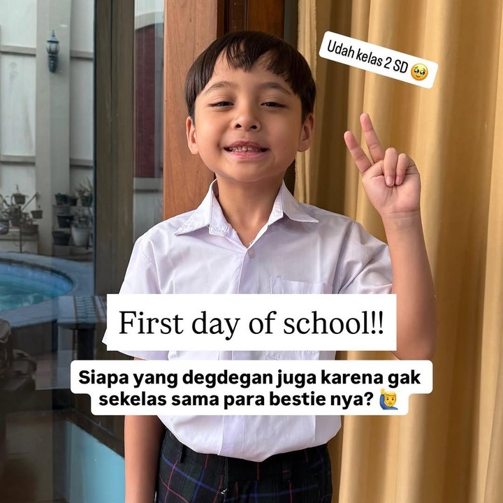<p>Anak pertama Tasya Kamila, Arrasya Wardhana Bachtiar, resmi menjadi anak SD. Di hari pertama sekolah, Tasya membagikan potret putranya yang tersenyum bahagia. Tasya mengaku putranya kini sudah tak lagi menangis saat menjalani hari pertama masuk sekolah karena sudah masuk ke jenjang SD. "<em>First day of school</em>!! Arr waktu TK konsisten banget nangess, tp itu masuk SD <em>Alhamdulillah</em> udah ngga pernah nangis lagiii," kata Tasya. (Foto: Instagram @tasyakamila)</p>
