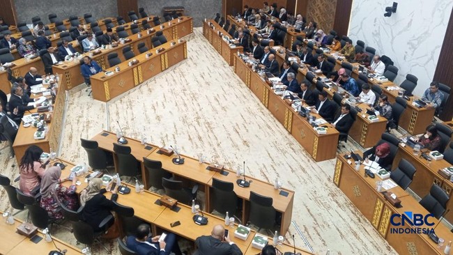 Momen Banggar DPR Cecar Pemerintah Banyak Typo RAPBN 2027