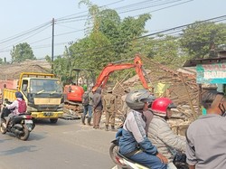 40 Bangunan Liar yang Berdiri di Atas Drainase Parung Bogor Dibongkar