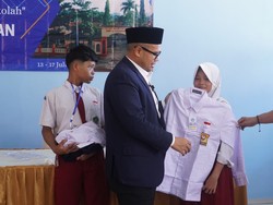 Pemkab Batang Perluas Seragam Gratis ke Sekolah Swasta dan Madrasah
