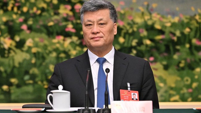 Pemerintah China memecat salah satu pejabat tinggi Partai Komunis Provisi Xinjiang karena dugaan kasus korupsi.