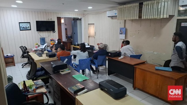 Empat terduga intimidasi terhadap Dokter Icha, termasuk tiga anggota DPRD TTU, diperiksa Polda NTT. Mereka membantah tuduhan tersebut.
