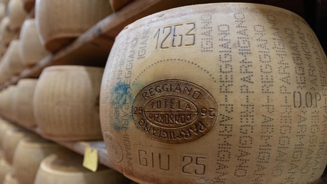 Gelombang Panas Ekstrem Ancam Produksi Keju Parmesan Terbesar di Italia