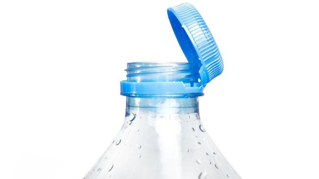 Saat tak langsung habis, minuman botol kemasan sering disimpan agar bisa diminum kembali.