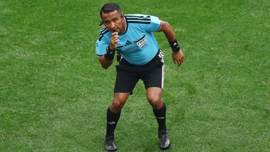 Soccer Football - FIFA World Cup 2026 - Round of 16 - Switzerland v Colombia - BC Place, Vancouver, Canada - July 7, 2026 Referee Ivan Barton blows his whistle REUTERS/Lee Smith