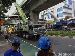 Lalin Macet Imbas JPO Tendean Dibongkar, TransJ Koridor 13 Terlambat
