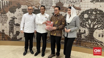 Kadin Bongkar Tesla hingga Uniqlo Langganan Pakai Komponen Buatan RI