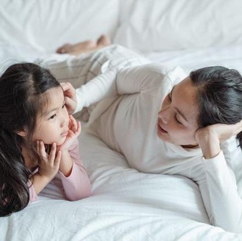 5 Kalimat Positif dari Orang Tua yang Bisa Menumbuhkan Kepercayaan Diri Anak