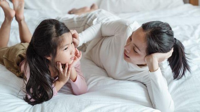 5 Kalimat Positif dari Orang Tua yang Bisa Menumbuhkan Kepercayaan Diri Anak