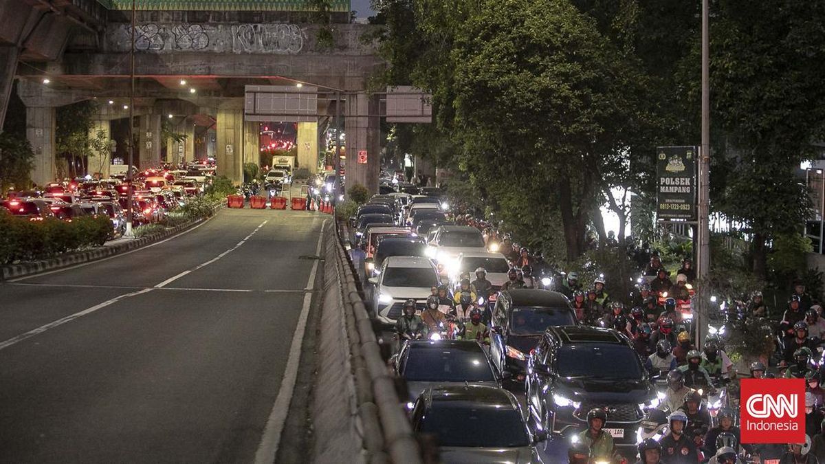 Jalan Tendean Dibuka ke Pancoran, Blok M Masih Macet: Truk Crane dan Kelalaian Pengemudi Mengguncang Penanganan Infrastruktur