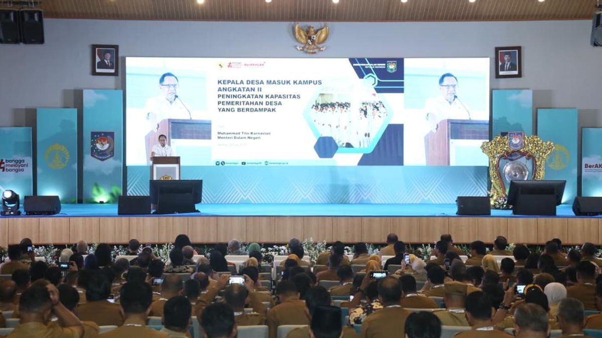 Menteri Dalam Negeri Dorong Kepala Desa ke UI: Antara Janji Pembangunan Desa dan Realita Birokrasi