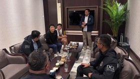 Divisi Hubinter Polri melakukan pertukaran 3 buronan Warga Negara China dengan 1 buronan asal Indonesia terkait kasus penipuan tambang.