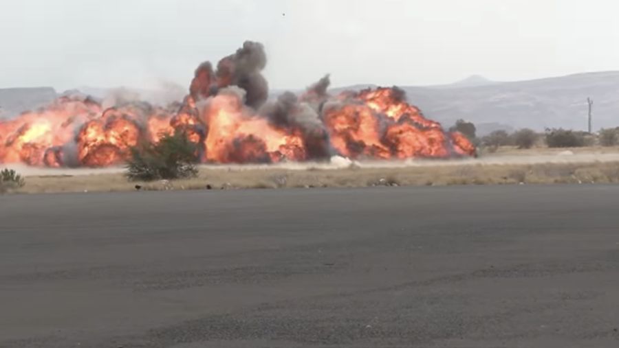 Pusat Media Houthi merilis rekaman nan menunjukkan sebuah pesawat Iran mendarat di Bandara Al Hudaida di Yaman barat setelah pasukan Yaman menyerang landasan pacu di Bandara Internasional Sanaa.